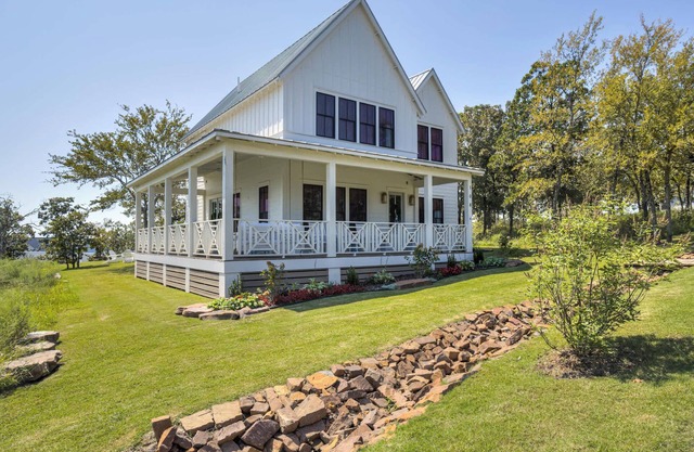 A Dreamy Coastal Cottage! Wellington by the Lake