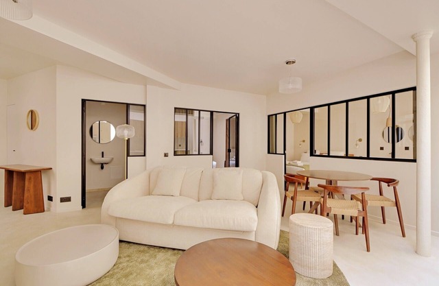 A Elegant 2-BR in Montparnasse