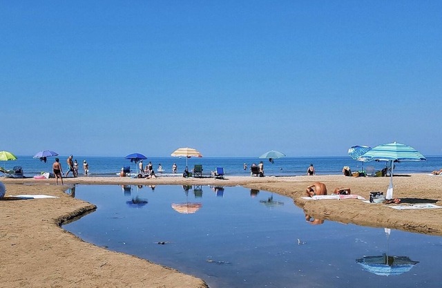 A FEW STEPS FROM THE SEA!