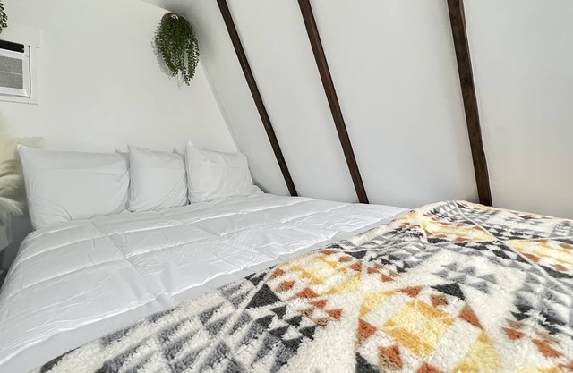 A Frame Cabin close to George & Desert Aire
