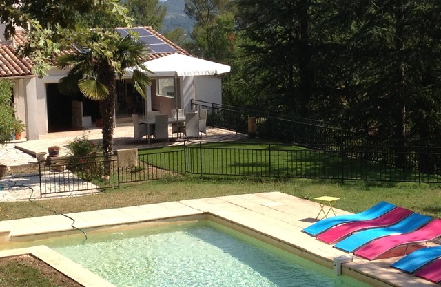 A fully equipped villa with pool and garden in the middle of the forest