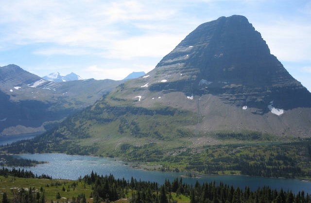 A Glacier's Bungalow on River's Edge Park. Family and Pet friendly.