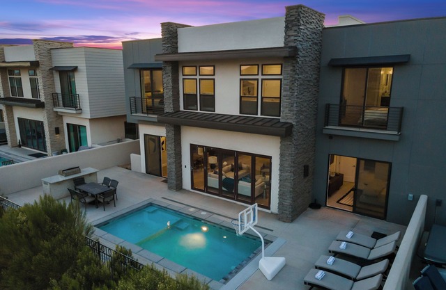 A Hole in One: 2 Private Pools Overlooking Golf Course