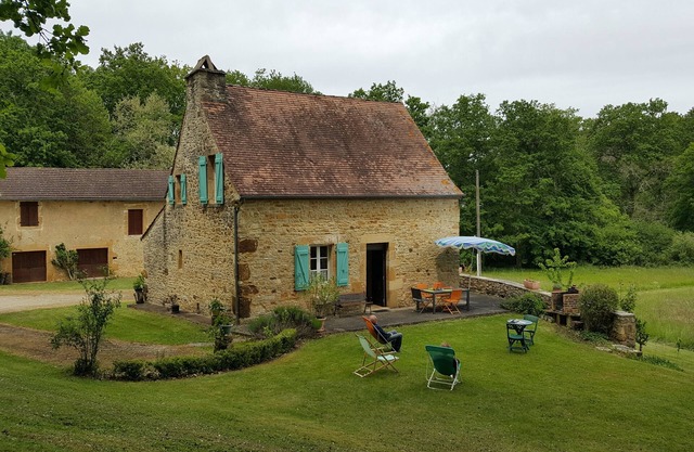 A l'orée du bois, gite in Cazals, Lot, 4 km from the Dordogne.