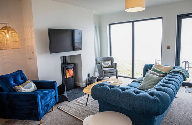 A llyn peninsula that sleeps 4 guests in 2 bedrooms
