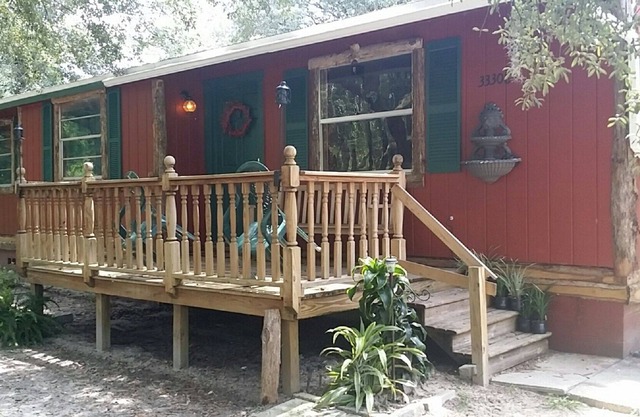 a "PEARL IN THE WOODS" cabin