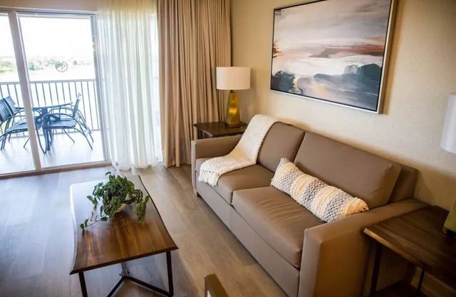 A perfect and family friendly location to relax and enjoy! 1 mile to disney!