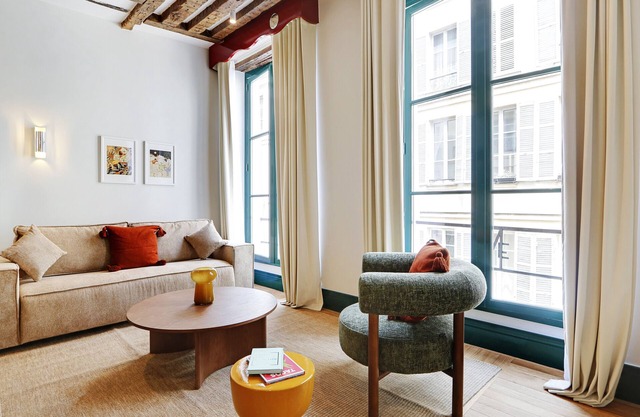 A Picturesque 2-BR/2-BA with Services in Saint-Germain - 2nd Floor