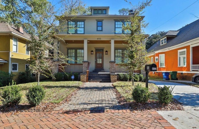 A Piece of West End (2BR)