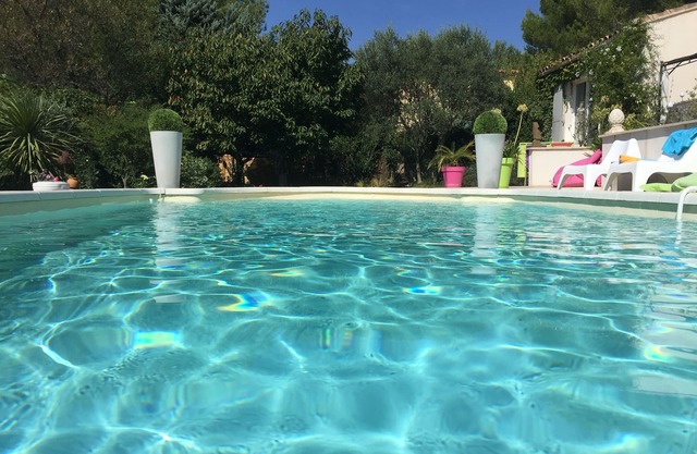 A pleasant house near to Aix-en-Provence, a calm spot in a Provencal village