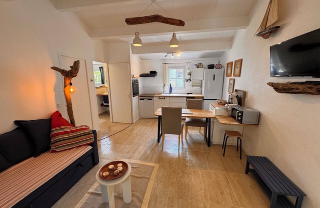 A real favorite! New house 300m from the port and beach