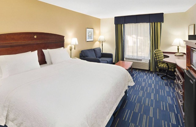 A Restful & Lovely Place to Relax w/ Our King