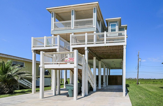 A Salty Kiss | Gulf Views, Steps to Bermuda Beach