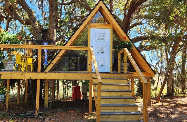 "A" Secluded Quiet Oasis Treehouse w/Beach Pass
