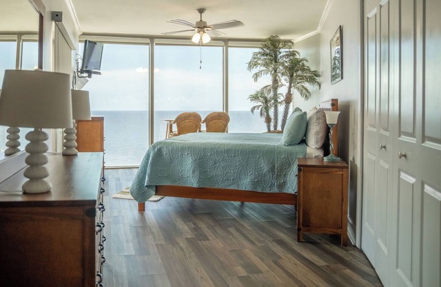 A Shore Thing at Sea Breeze 2bedroom condo with private balcony & amazing views!
