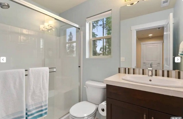 A spacious, very well equipped room and quiet space for stay