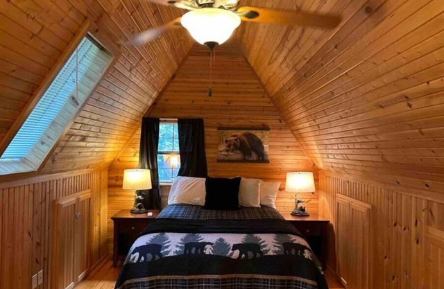 A Still Point Cabin and HOT TUB!