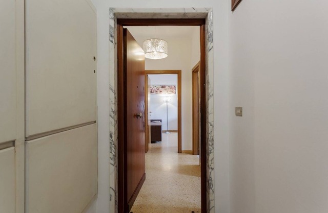 A stone's throw from the Arno! Central flat x4