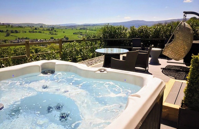 A stunning barn conversion with hot tub, great views and a very comfy kingsize bed.