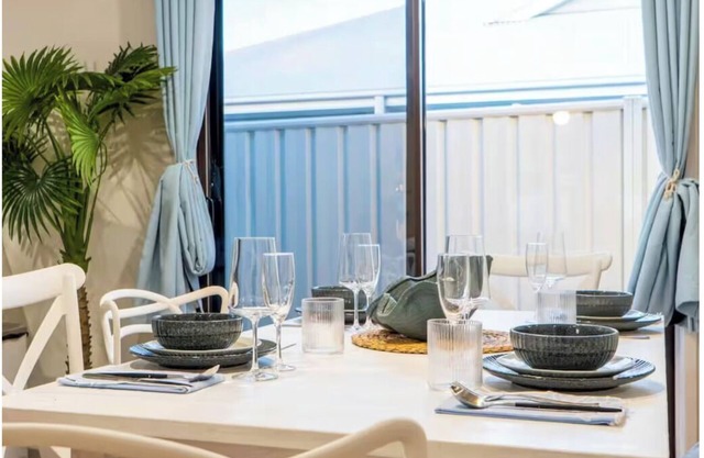 A Sunday Kind of Stay - Home Near Manly + Shops