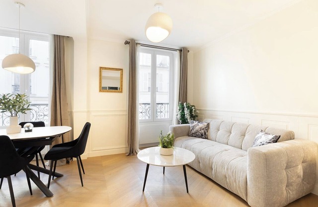 A Superior Studio with Services in Batignolles