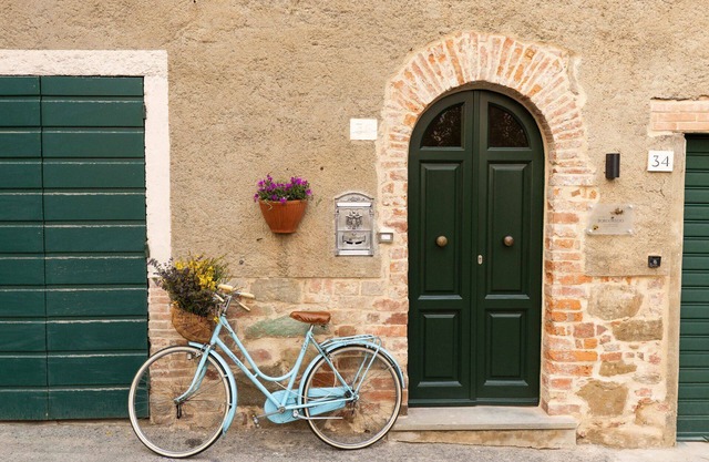 A typical house located in the historic village of Pozzo della Chiana, with a large furnished terrac