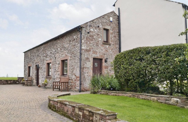 A well-equipped barn conversion in a central location.