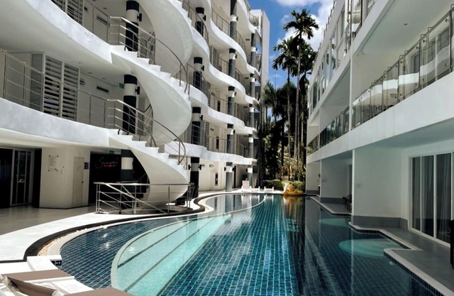 A11 Stunning Seaview 2brs 2baths karon City
