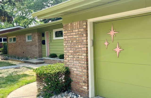 A2 Oasis; Lovely Neighborhood; Walk to Stadium!