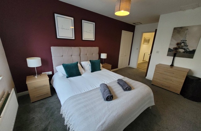Abbey Field Sycamore Apartment- By Catchpole Stays