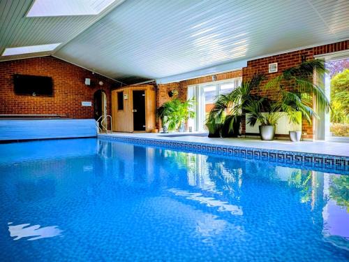 Aberfall Pool Hot Tub Saunas Gym Cinema Grounds