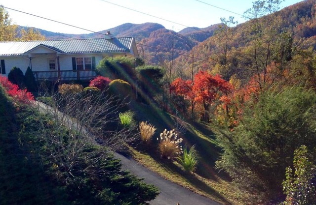 ABOVE AVERAGE GETAWAY WITH A GREAT MTN VIEW