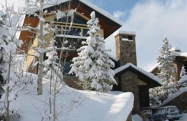 Above it All - Highest rental house on the hill!