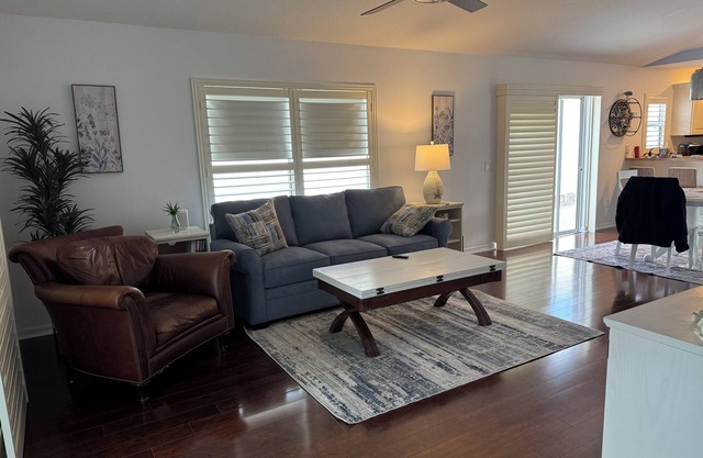 Absolutely chill villa in Mallory. Close to Sumter with all the amenities.