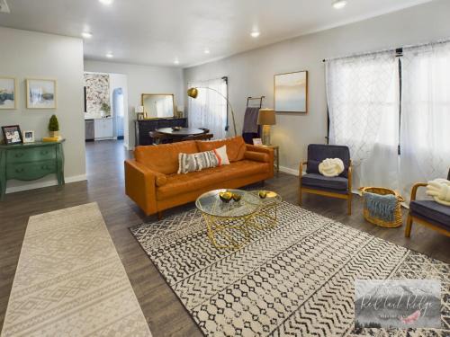 AC! Family Space-Retro Home in Historic Albany