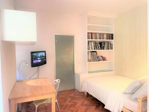Acogedor apartamento, exterior con balcón y aire acondicionado en Chueca, Madrid