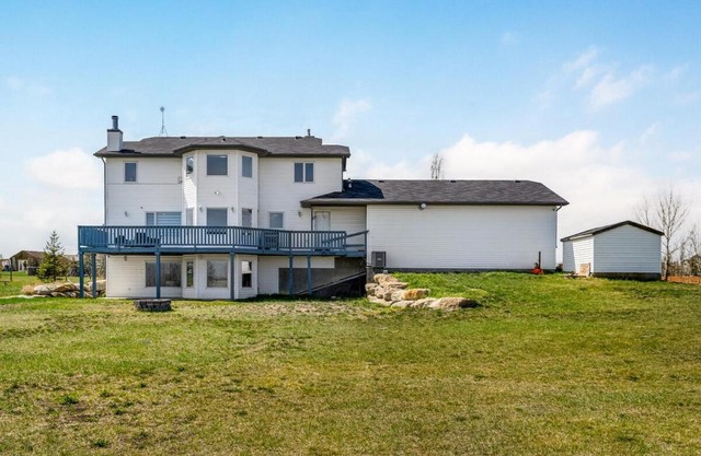 Acreage, 5 bdrm, King Bed, AC, Wood Fireplace, Rural