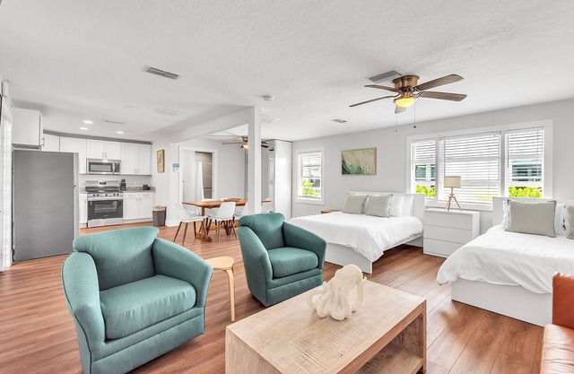 🌞Across From Beach👙Heated Pool🐬Bungalows #10🐶Dogs Welcome!