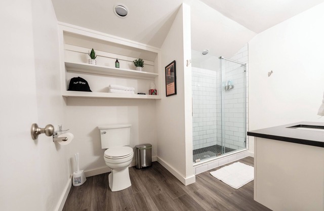 Across From Stadium - OU - 4 Bed/2 Full Bath - Sleeps 8
