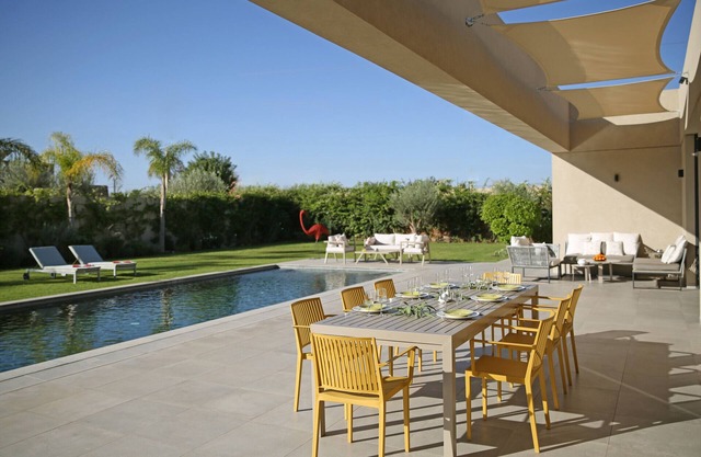 ADA ADA, modern villa with private pool - 13 km city center (4 bdrms/8 guests)