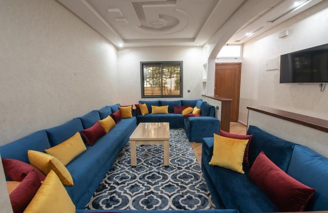 Adam's Apartments,Self CheckIn 6 Mins to Beach Downtown Fiber Optic WiFi Free Parking Same Rules as Hotels