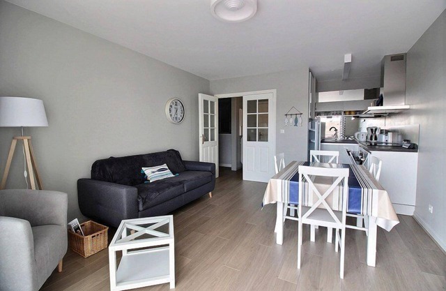 ADELAIDE 3B: 2-bedroom apartment for 4 people, 2 steps from the beach and shops, on the.
