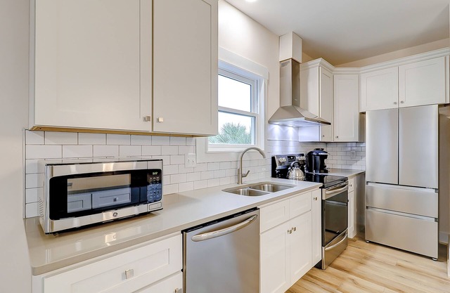 Adjoining apartments with 2 full kitchens, 2 W/Ds, central AC, & great location