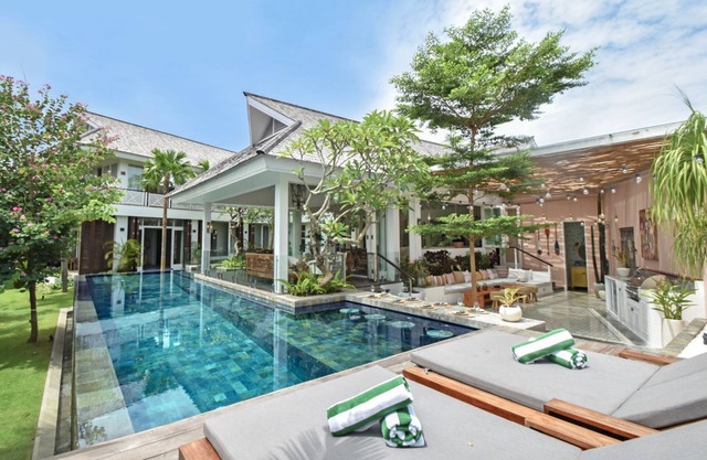 Adnaisak House - Seven Bedroom Villa, Sleeps 14
