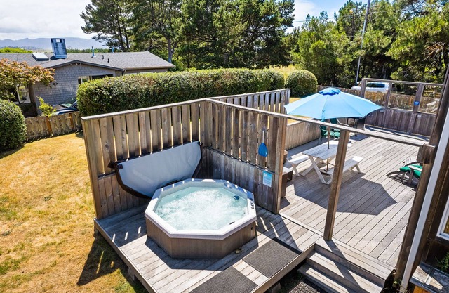 ADO:}HotTub~WalktoBeach&Trails~FirePit~Fenced~Deck~PingPong~Bikes~Games~DogsOK~