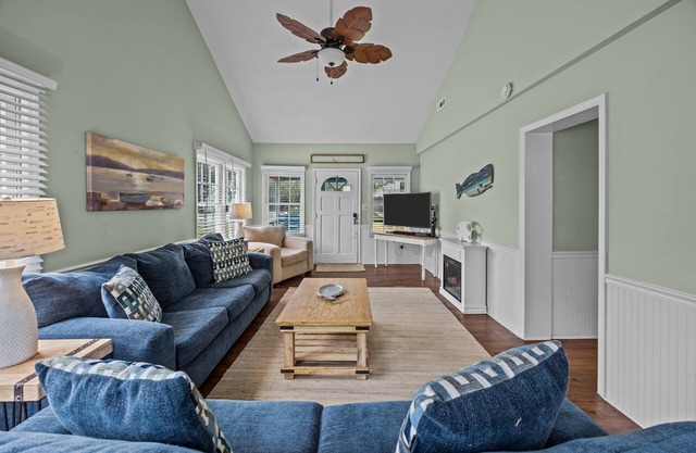 Adorable Beach Home on Quiet Street/Short 1 Block Walk to Beach/Screen Porch!
