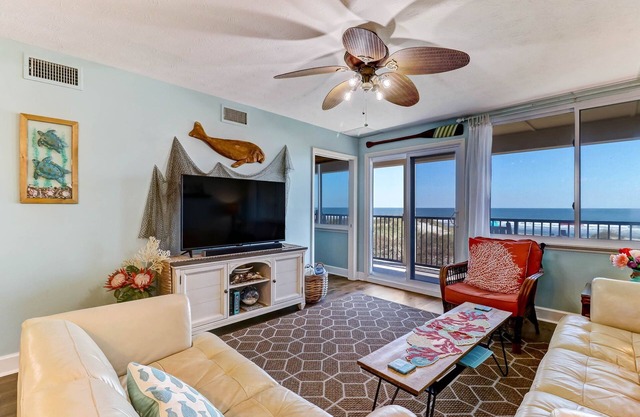 Adorable condo with breathtaking views of the Atlantic Ocean!