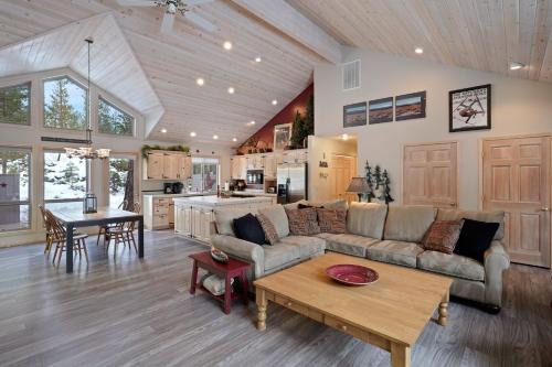 Adorable & Cozy Hot Tub SHARC Passes Fabulous Location 24356