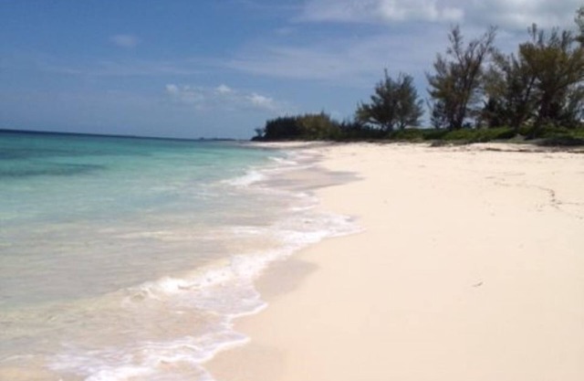 Adorable remodeled cottage-OCEAN FRONT on Coco Bay-25% FALL DISCOUNT!