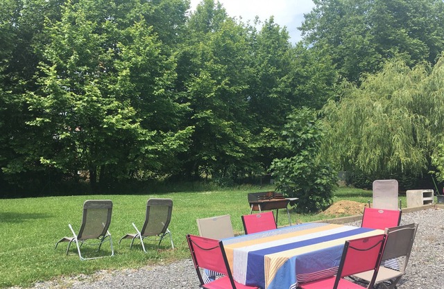 Adorable T3 bed and bath linen provided